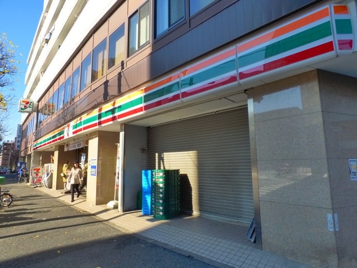 セブンイレブン(コンビニ)まで240m サルイハイツ