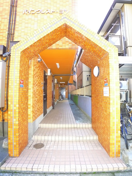 エントランス部分 パインクレストヨシ