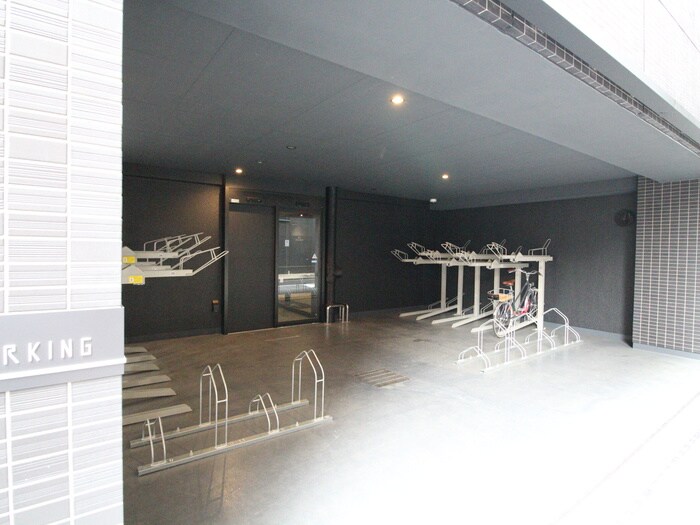 駐輪場 TRACK八丁堀