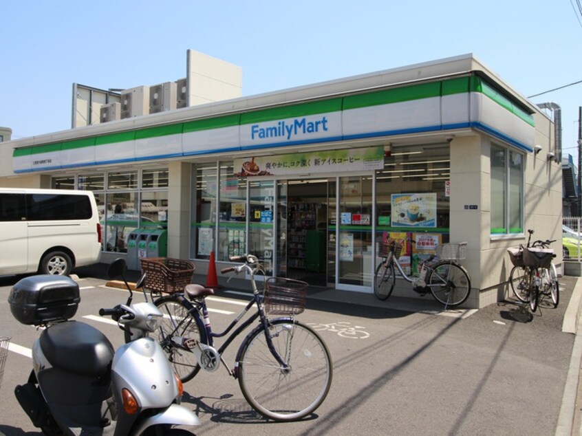 ファミリーマート 大森東四丁目店(コンビニ)まで808m レスポワール大森