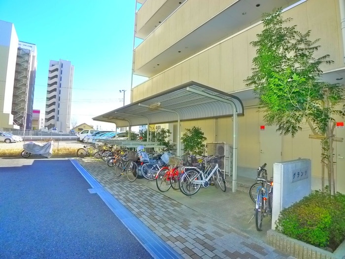 駐輪場 グランツ