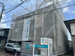 建築中