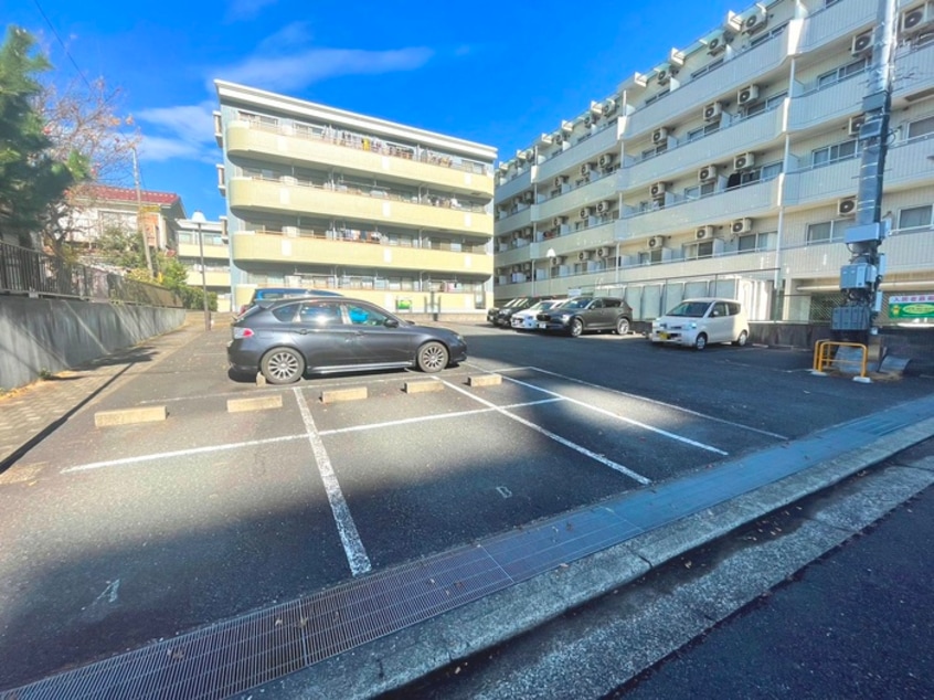 駐車場 リバーシティ中山B棟