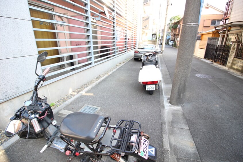 バイク置き場 ｉｎ　Ｃｕｂｅ