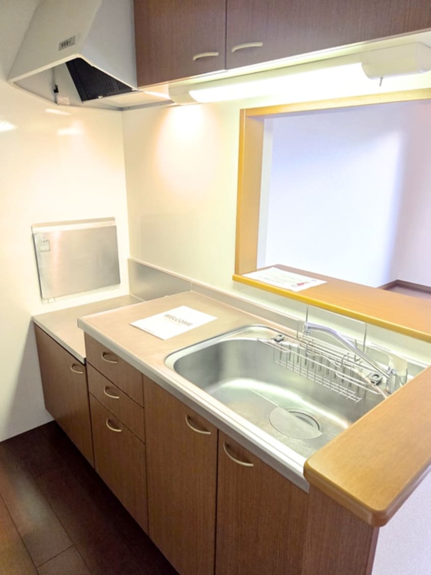 キッチン コモド八ヶ崎Ａ