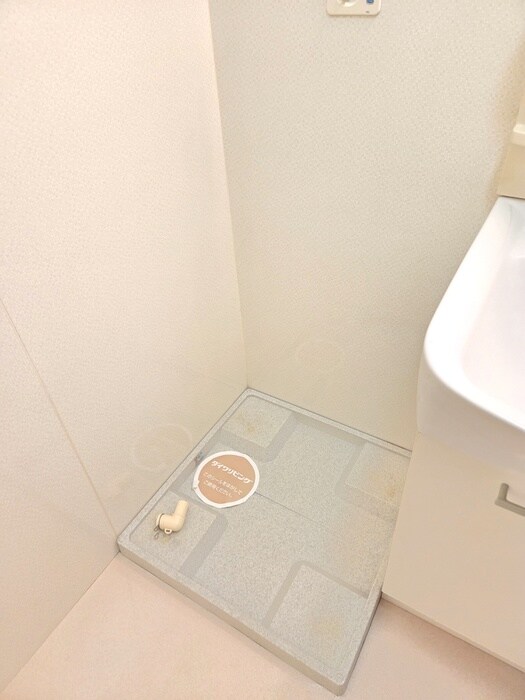 洗濯機置場 コモド八ヶ崎Ａ