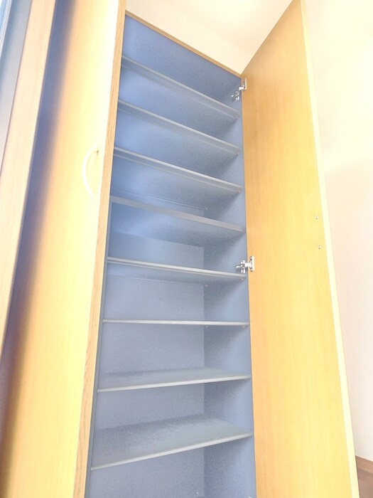 靴箱 コモド八ヶ崎Ａ