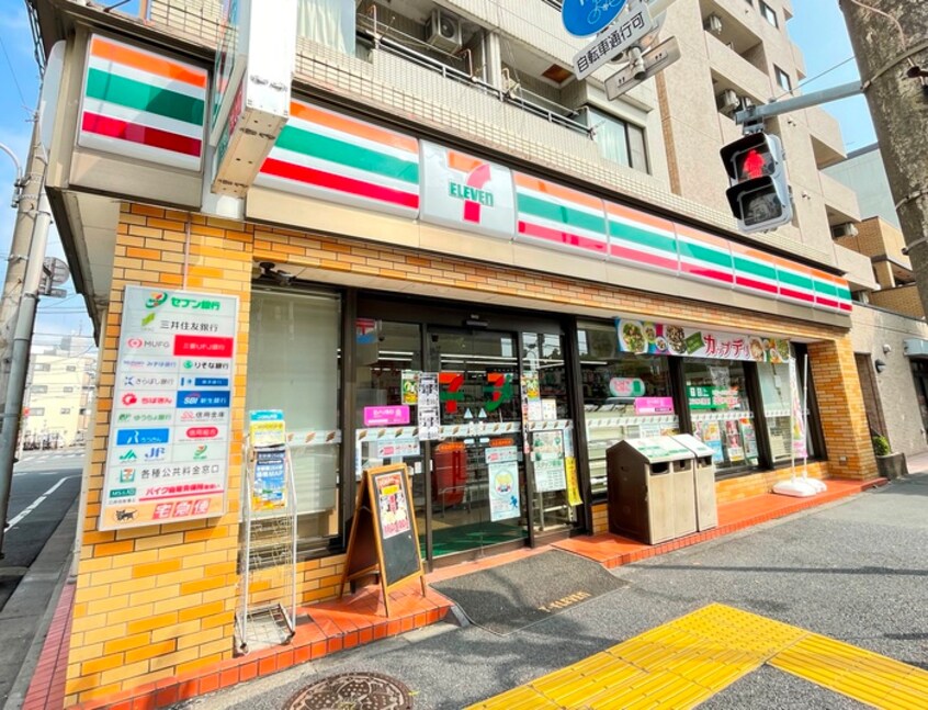 セブンイレブン北区昭和町店(コンビニ)まで302m かいづかファミリア１