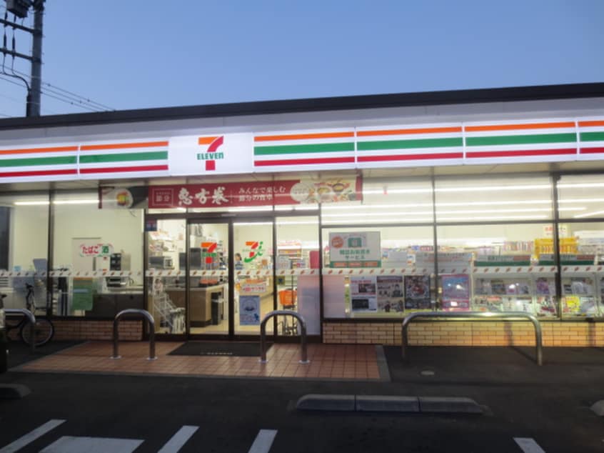 セブンイレブン横浜阿久和山谷店(コンビニ)まで450m ビレッジハウス阿久和７号棟