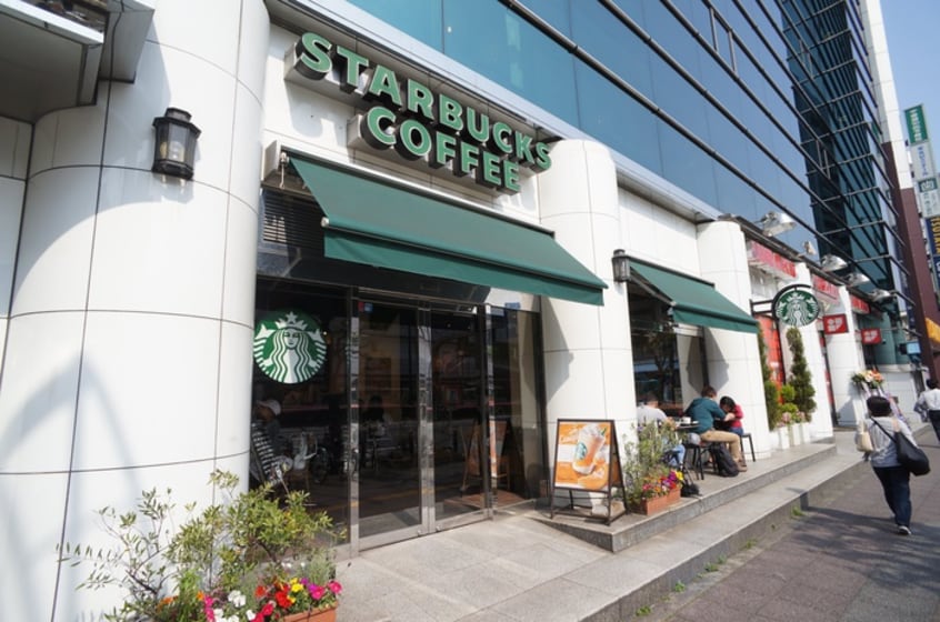 スターバックスコーヒー　王子駅前店(カフェ)まで709m ベルビューカシェット