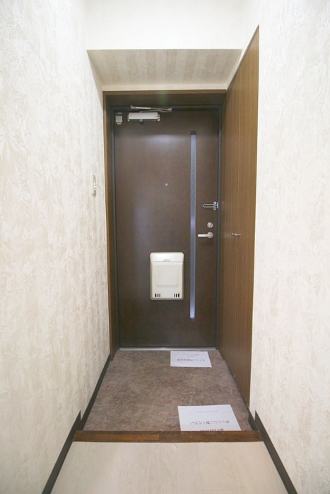玄関 ＩＮＳＵＲＡＮＣＥ　ＢＬＤＧ．
