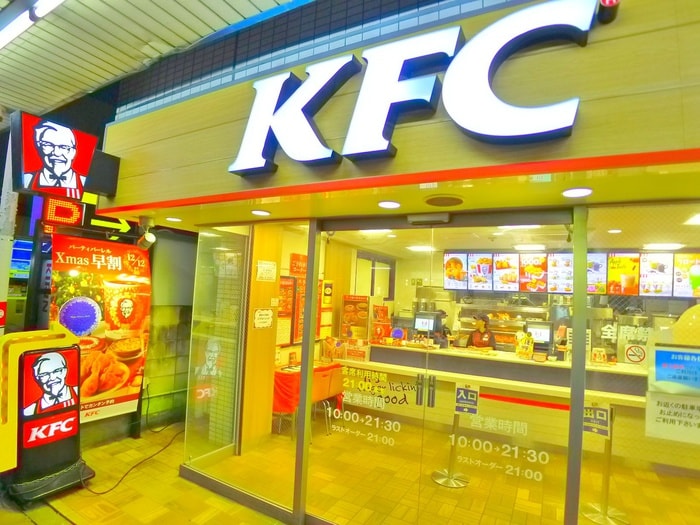 ケンタッキーフライドチキン(ファストフード)まで180m ＩＮＳＵＲＡＮＣＥ　ＢＬＤＧ．