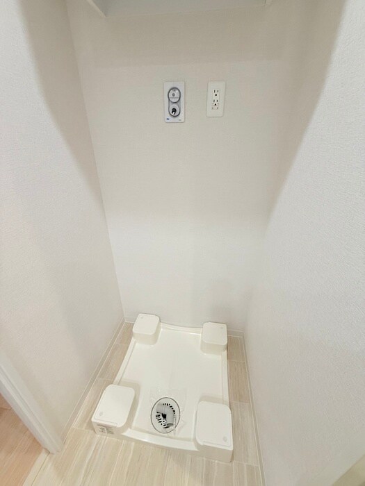 洗濯機置場 The Wall