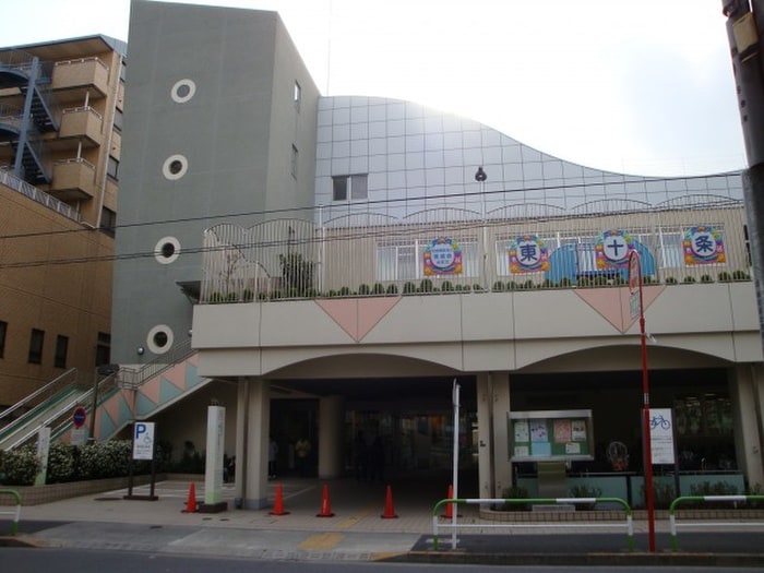 東十条図書館(図書館)まで220m Ｍａｉｓｏｎ Ｂｌｉｓｓ