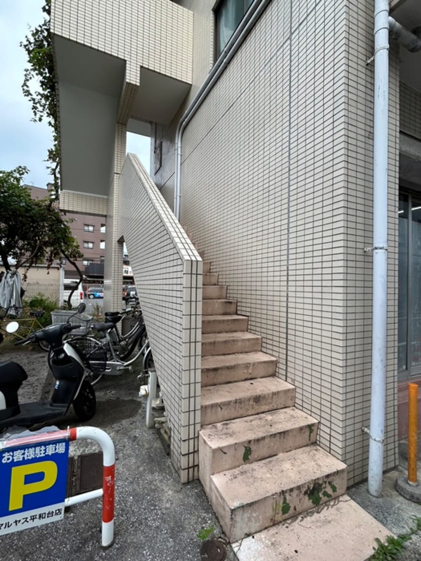 エントランス部分 サンハイム春日町ビル