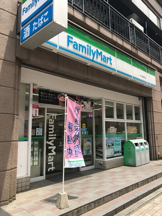 ファミリーマート 中川駅前店(コンビニ)まで609m ラックフィル中川Ａ