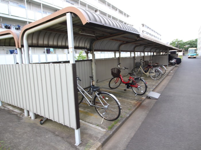 駐輪場 ビレッジハウス亀井野４号棟