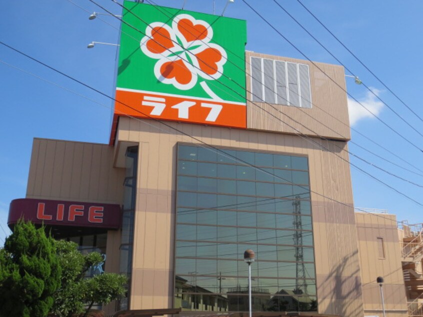 ライフ　竹ノ塚店(スーパー)まで366m ファミユ　Ｂ
