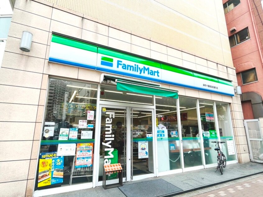 ファミリーマート麻布十番商店街通り店(コンビニ)まで130m メゾン中村