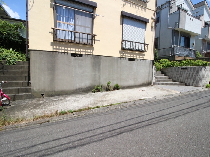 駐車場 メゾン・ルミエール