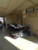 バイク置き場 ハイネスエスエスティ