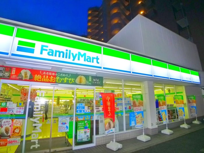 ファミリーマート(コンビニ)まで320m ベルクハイム立石