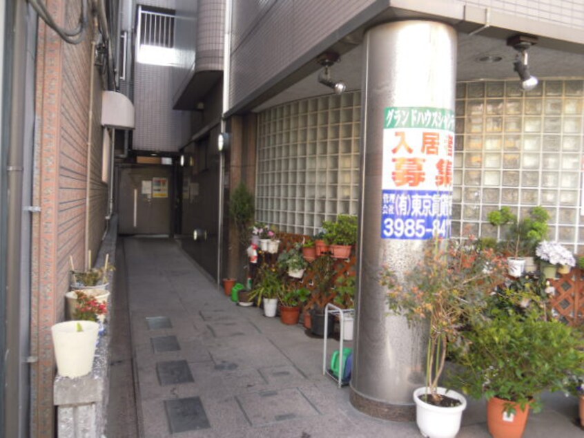 エントランス部分 グランドハウスシャンティ