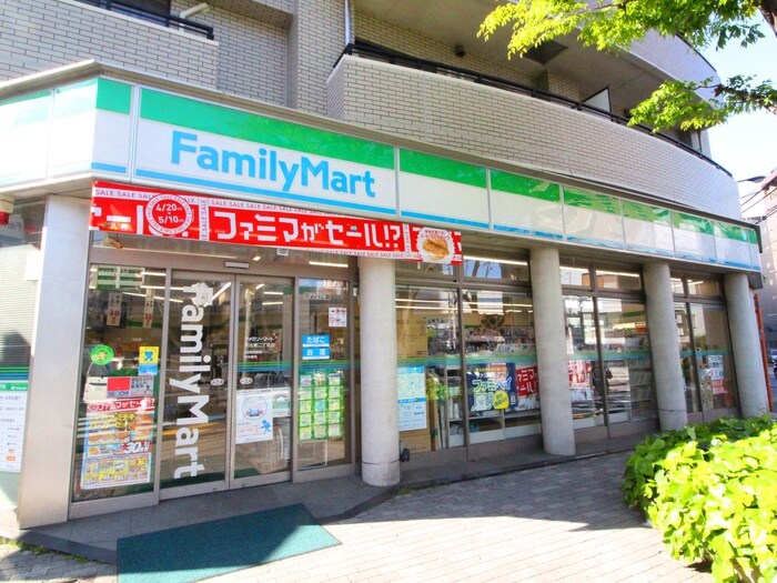 ファミリーマート恵比寿二丁目店(コンビニ)まで150m Ｖｉｔａ白金