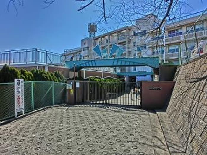 横浜市立権太坂小学校(小学校)まで304m ハイツリブラン