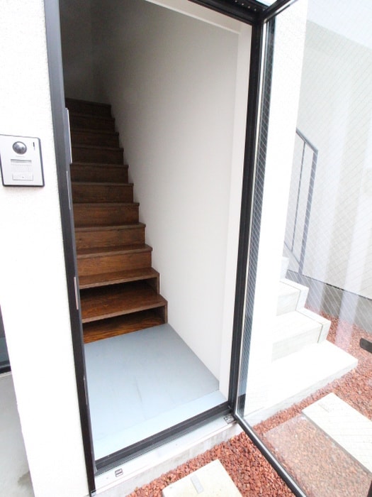 玄関 カラスヤマテラスEW