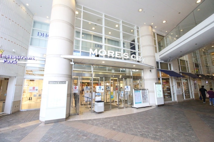 横須賀モアーズシティ(ショッピングセンター/アウトレットモール)まで550m カサベルテ