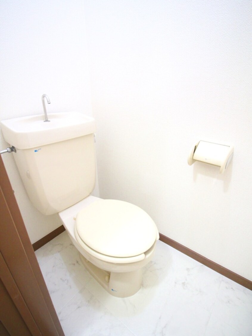 トイレ ハイプレスガーデンＡ