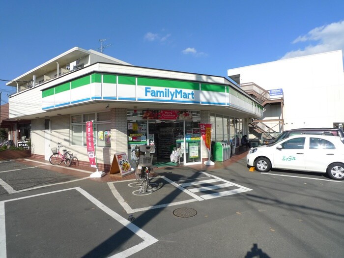 ファミリーマート所沢榎町店(コンビニ)まで77m リブリ・FELICE　新所沢