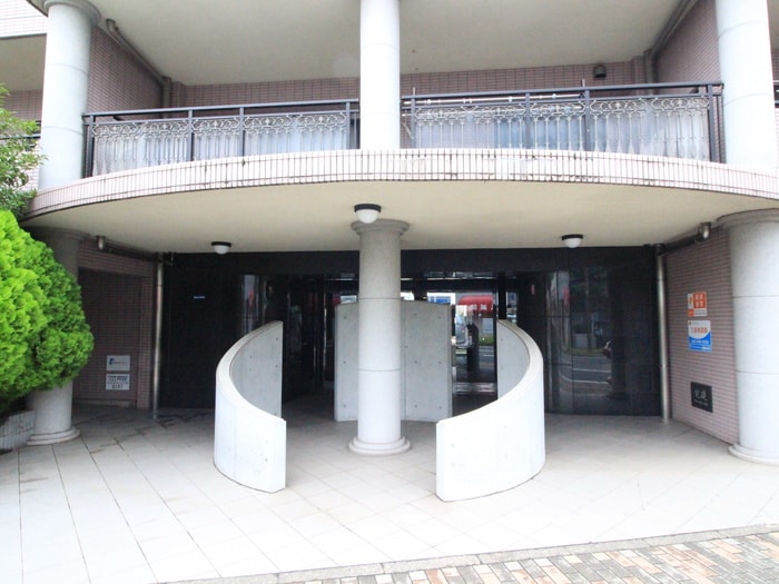 エントランス部分 ウエストモンターニュ三ツ沢