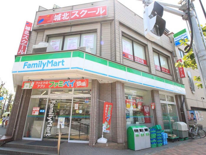 ファミリーマート白河2丁目店(コンビニ)まで151m Ｂｒｉｌｌｉａ ｉｓｔ清澄白河