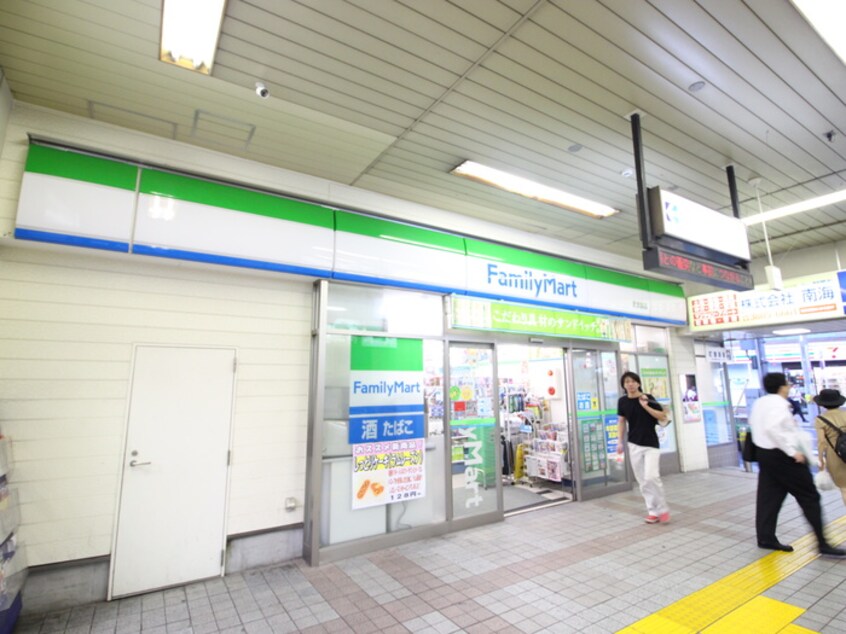 物件(コンビニ)まで60m リテラス町屋