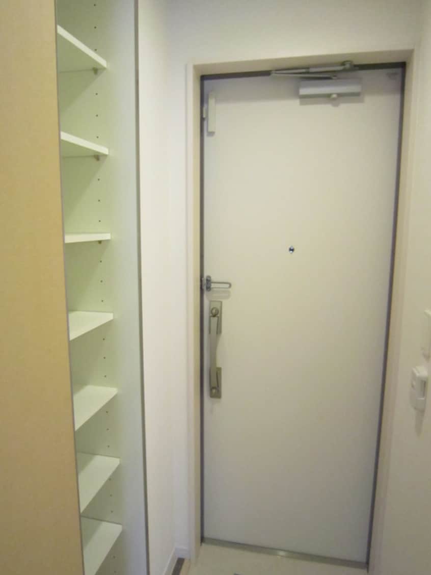 玄関 リブリ・シャルマン