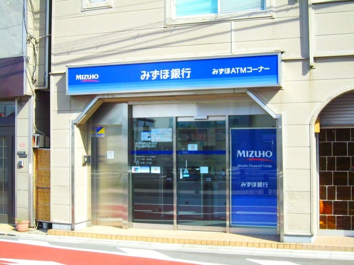 みずほ銀行(銀行)まで652m PASEO EAST