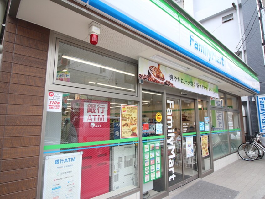 ファミリーマート蓮沼駅西店(コンビニ)まで700m ラティエラ西蒲田