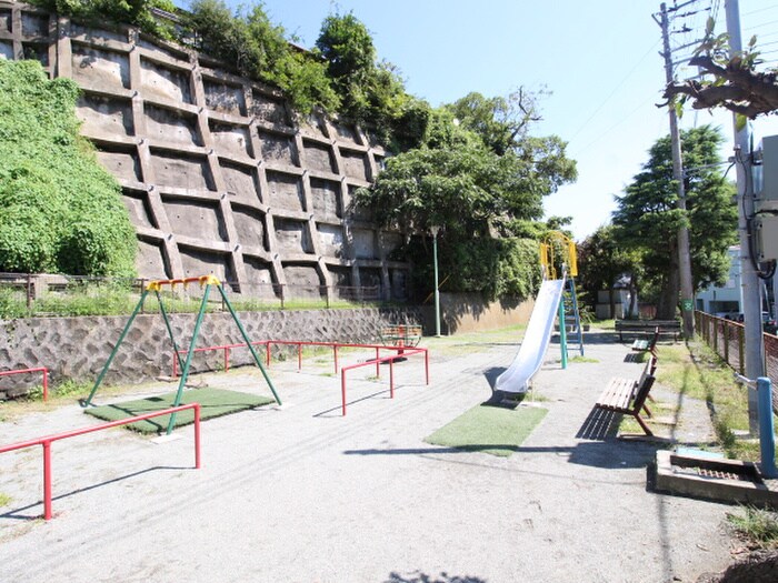 逸見小学校前公園(公園)まで130m ベイルーム横須賀逸見