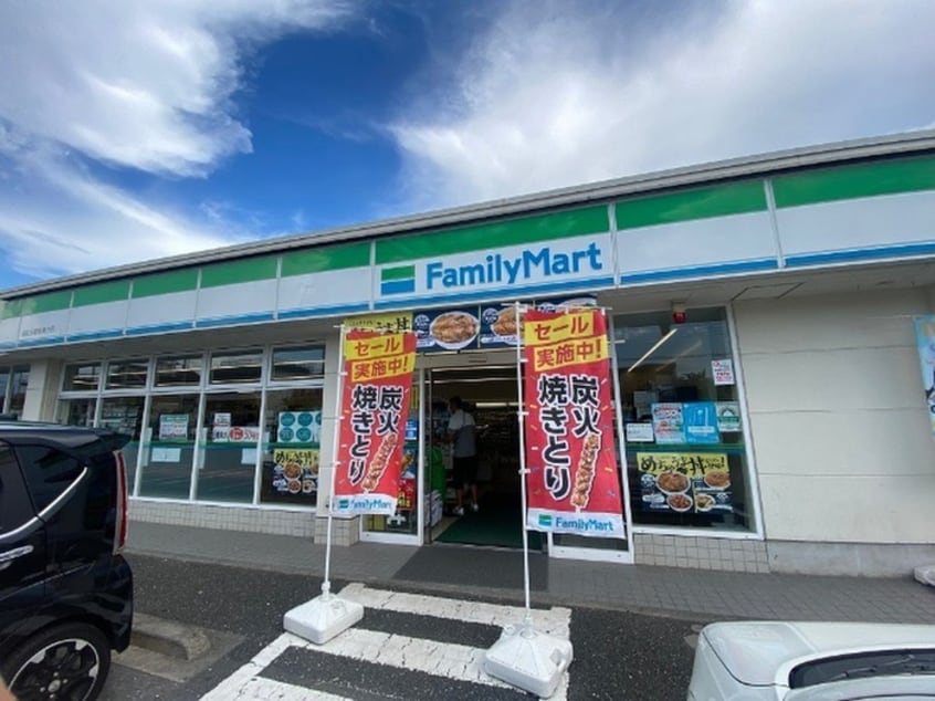 ファミリーマート 福生多摩橋通り店(コンビニ)まで268m シャトームラシュウⅡ