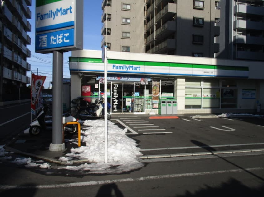 ファミリーマート(コンビニ)まで40m ウィンベルソロ相模原第１