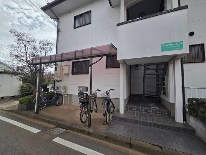 駐輪場 エメラルドファイブ
