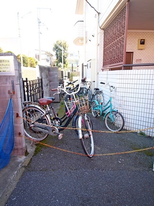 駐輪場 エミネント高円寺