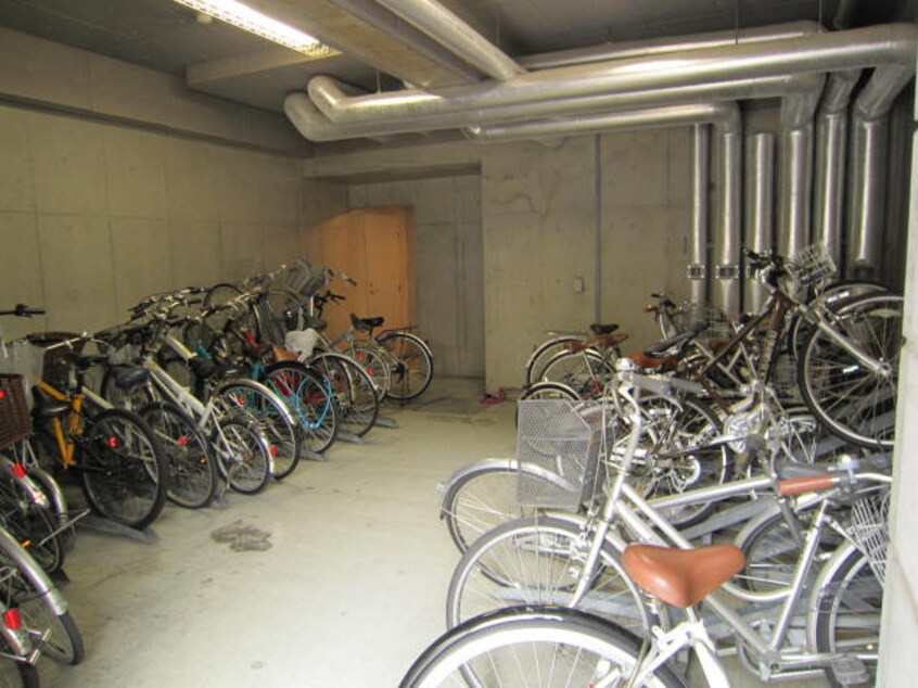 駐輪場 アルテ－ヌ新横浜