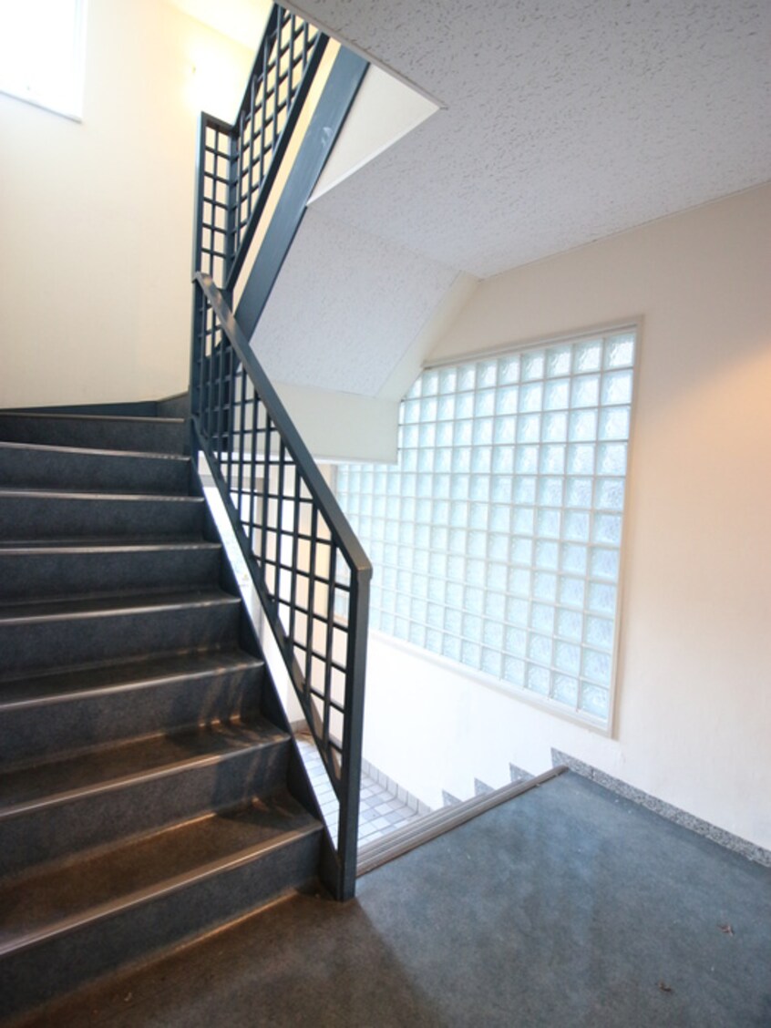 エントランス部分 クレストコ－ト