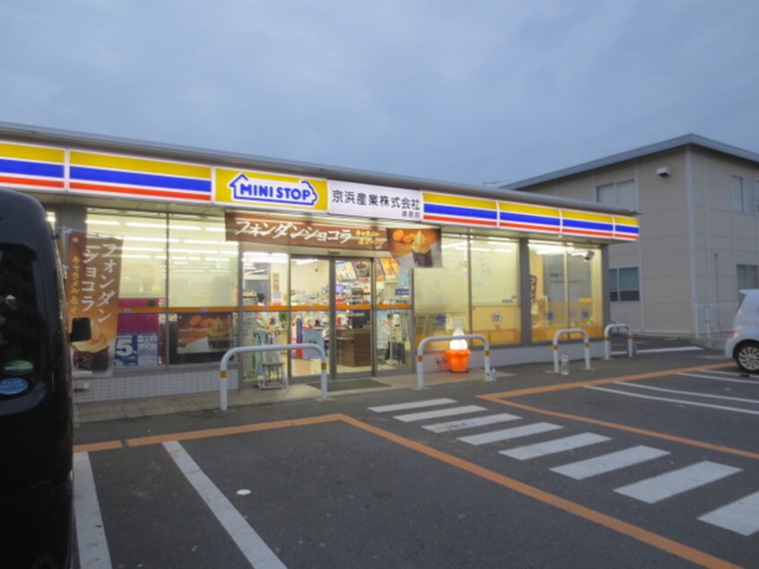 ミニストップ横須賀内川店(コンビニ)まで400m ベレッツァ久里浜