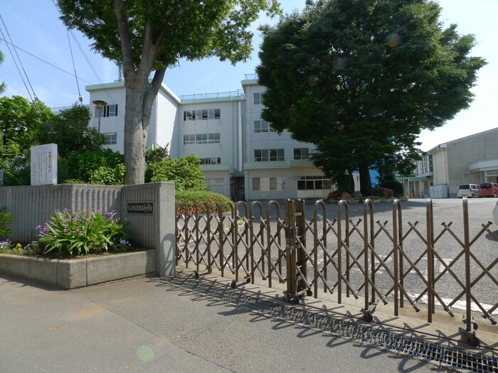 常盤松中学校(中学校/中等教育学校)まで570m ウッドパーク初石Ａ棟（５１０）