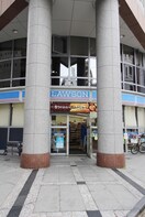 ローソン渋谷東３丁目店(コンビニ)まで270m レジディア恵比寿