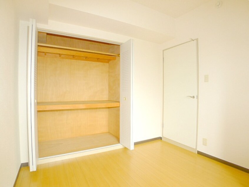 収納 メゾンド－ル藤原